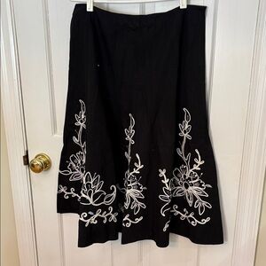 Allison Taylor Black Skirt with White Floral Embroidery size 14